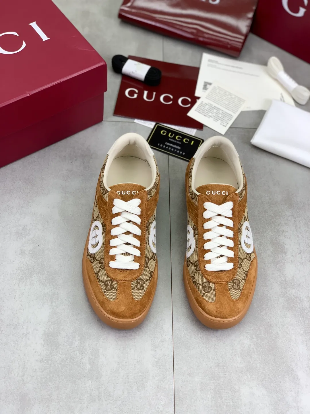 Men's shoes 💰P562 New GUCCI classic design moral training element catwalk model, matching version of top quality moral training shoes for men and women. Epoxy logo process is concave and convex, matching oil edge technology, punched cowhide cloth surface, suede cowhide surface splicing, breathable and not stuffy, the original overlasted shoe model is comfortable on the feet.  Fabric: Matched leather + cloth + mesh Lining: Water-dyed sheepskin Foot: Water-dyed sheepskin Outsole: Original molded TP matching environmentally friendly material Packaging: Top counter full set of packaging Female 35-42 (Female 41.42. Customized) Male 39-46 (46 customized)